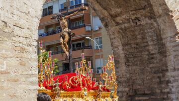 Procesiones de Semana Santa hoy, Viernes de Dolores 2024, en Madrid y Sevilla: horarios, recorridos y cortes de tr¨¢fico