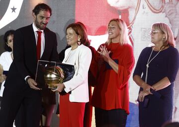 Primera medalla de oro de la historia de la Selección femenina en el Eurobasket de ese año, celebrado en la localidad italiana de Perugia. Su trayectoria fue casi impecable, con cuatro victorias en cinco partidos.