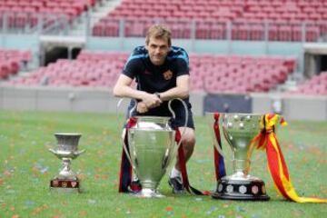 Tito con la Supercopa de España, con la Champions y con la Copa de la Liga.