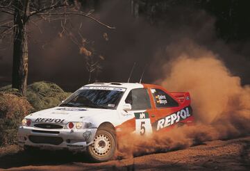 1997. Carlos Sainz y Luis Moya sumaron varias victorias con el Ford Escort WRC, concluyendo la temporada en tercera posición del Mundial de Rallies. Foto: REPSOL