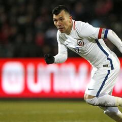 El llamado que erige a Medel como máximo líder de la Roja