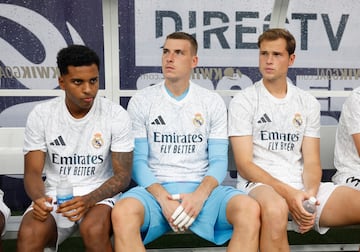 Lunin, en el banquillo del MetLife Stadium, la noche del Clásico.