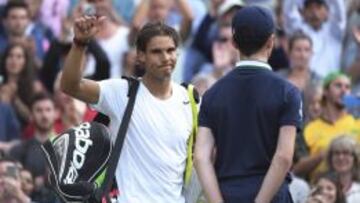 Rafa Nadal abandona el campo tras ser derrotado por el australiano Nick Kyrgios.