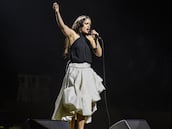 29/01/2026 La artista Rosalía actúa por sorpresa en el Concert-Manifest x Palestina en el Palau Sant Jordi de Barcelona.
La artista Rosalía ha aparecido por sorpresa la noche de este jueves en el Concert-Manifest x Palestina en el Palau Sant Jordi para interpretar 'La perla', uno de los temas de su disco 'Lux'.
CATALUÑA ESPAÑA EUROPA BARCELONA CULTURA
ALBERTO PAREDES - EUROPA PRESS