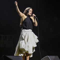 Rosalía, denunciada por fumar durante la grabación de un pódcast