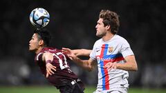 Vissel Kobe's Daiju Sasaki (L) is challenged by Barcelona's Spanish defender Marcos Alonso (R) during the football friendly between Japan's Vissel Kobe and Spanish side Barcelona at the Japan National Stadium in Tokyo on June 6, 2023. (Photo by Philip FONG / AFP)