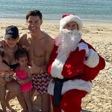 Cristiano Ronaldo hires Messi lookalike for kids' Santa surprise