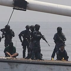 Piden a los pasajeros de un crucero que cierren cortinas y apaguen las luces al pasar por este punto habitual de piratería