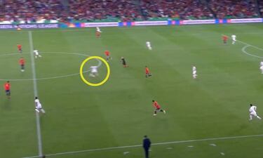 La inacci車n de Ramos y Nacho con Kane