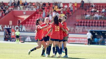 Las jugadoras de la Selección femenina Sub-17 celebran un gol ante Grecia.