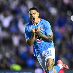 ‘Toro’ Fernández mete dos goles el mismo día pero en diferentes partidos