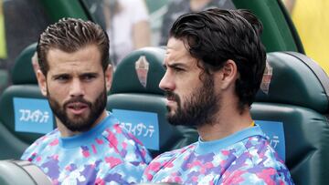 Nacho e Isco, en el banquillo del Real Madrid.