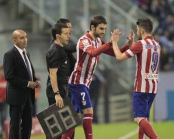 David Villa es sustituido por Adrián.