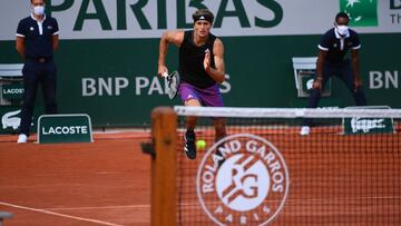 Zverev aparta de las semifinales a un Davidovich mermado