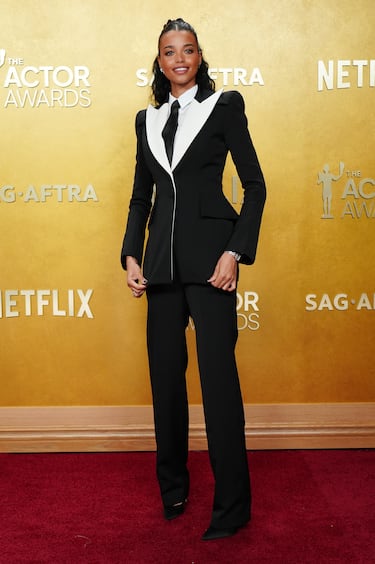 Ella Balinska posa en la alfombra roja de los 'The Actor Awards' celebrados en el Shrine Auditorium and Expo Hall de Los Ángeles.





 
 





 
 