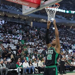 How many points did Al Horford score for the Celtics in Bucks win?