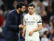 Arbeloa da instrucciones a Brahim en el partido contra el Elche.