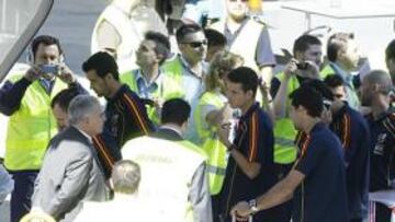 <b>EMBARCANDO. </b>Los jugadores levantaron una enorme expectación en Barajas, cuando subían al avión que les trasladaría hasta Boston.