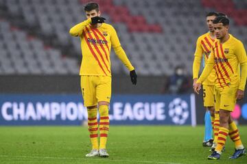 Decepción de los jugadores del Barcelona tras perder 3-0 en Munich.