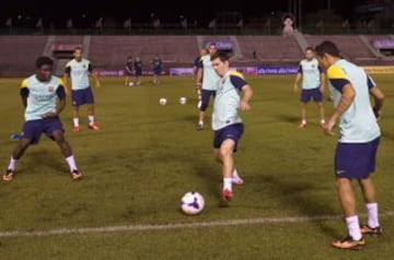 Messi en el rondo del entrenamiento.