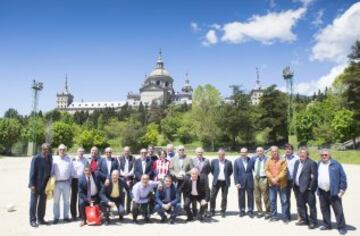 La exposición muestra la vinculación de San Lorenzo de El Escorial con el club rojiblanco a lo largo de la historia. 