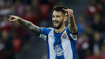 El delantero argentino jugó en la última temporada en el Celta. Surgió en Banfield y pasó por Vélez antes de emigrar a Europa. Jugó en Shakhtar Donetsk, Newcastle, Benfica y Espanyol.