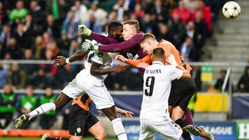 WARSAW, POLAND - OCTOBER 11: Antonio Rudiger of Real Madrid and Anatolii Trubin of Shakhtar Donetsk goal and injured during the UEFA Champions League group F match between Shakhtar Donetsk and Real Madrid at The Marshall Jozef Pilsudski's Municipal Stadium of Legia Warsaw on October 11, 2022 in Warsaw, Poland. (Photo by Mateusz Slodkowski/DeFodi Images via Getty Images)