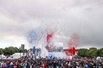 Confeti en el podio del ePrix de ParÍ­s.