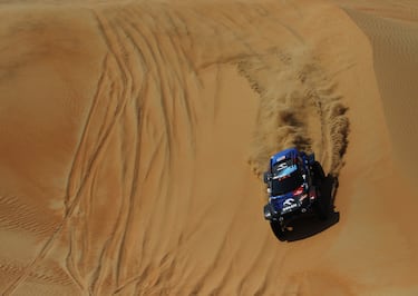 El piloto polaco Jakub Przygonski y el copiloto Armand Monleon de X-raid Mini JCW Team en acción.