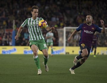En 2018 ficha por el Betis donde fue el hombre clave del Betis durante las 5 temporadas que visti車 la camiseta b谷tica.