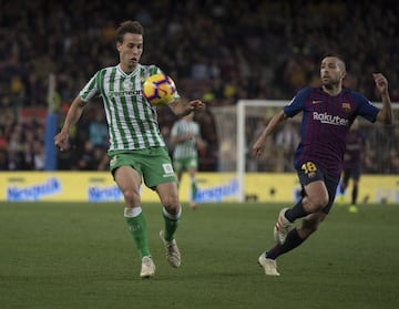 En 2018 ficha por el Betis donde fue el hombre clave del Betis durante las 5 temporadas que vistió la camiseta bética. 