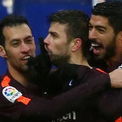 Piqué rescata al Barça