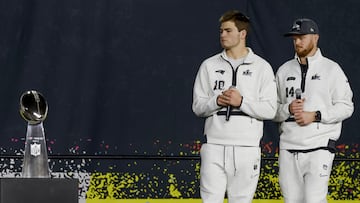 SAN JOSE (United States), 03/02/2026.- New England Patriots quarterback Drake Maye (L) and Seattle Seahawks quarterback Sam Darnold (R) participate in the National Football League's (NFL) Super Bowl LX Opening Night event in San Jose, California, USA, 02 February 2026. The AFC Champion New England Patriots will face the NFC Champion Seattle Seahawks in Super Bowl LX at Levi's Stadium in Santa Clara, California, USA, 08 Februay 2026. EFE/EPA/JOHN G. MABANGLO