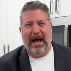 Un estadounidense que adora España enseña a unos estudiantes a pronunciar ‘morcilla de Burgos’ y piden una calle: “Es el mejor embajador”