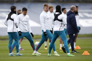 Soccer Football - Champions League - Manchester City Training - Manchester, Britain - April 4, 2022 Manchester City's Kevin De Bruyne during training REUTERS/Craig Brough