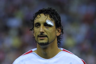 El exjugador creció en la cantera del Zaragoza y militó en Primera tanto con el Barcelona como con el Sevilla, entre otros. Es complicado no relacionarle con Javi Navarro, con quien formó una de las parejas más recordadas de nuestro fútbol.