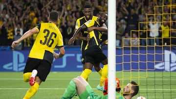 Bern (Switzerland Schweiz Suisse), 14/09/2021.- YB's Nicolas Ngamaleu (C) celebrates with teammate Jordan Siebatcheu after scoring the equalizer against Manchester's goalkeeper David de Gea during the UEFA Champions League group F soccer match b
