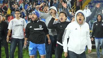 Los hinchas de Millonarios invadieron la cancha del estadio El Campín