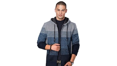 Haz frente al fro con esta chaqueta de punto con capucha suave