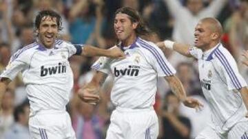 <b>18 DEL 7.</b> Raúl abrió la exhibición del Real Madrid con su 18º gol en Liga.