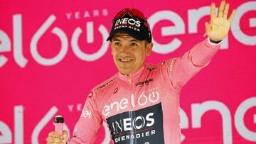 Richard Carapaz, en el podio del Giro.