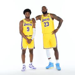 LeBron James y Bronny James, juntos en el Media Day