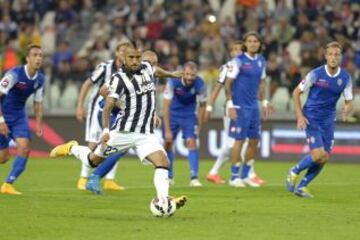 Arturo Vidal realiza la pretemporada con Juventus, pero regresa lesionado de la Selección después de los partidos con México y Haití. Vuelve a jugar el 24 de septiembre, anota y critíca a quienes dudan de su recuperación.