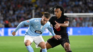 Celta Vigo's Spanish defender #03 Oscar Mingueza Garcia fights for the ball with Barcelona's French defender #23 Jules Kounde during the Spanish league football match between RC Celta de Vigo and FC Barcelona at the Balaidos stadium in Vigo on November 23, 2024. (Photo by MIGUEL RIOPA / AFP)