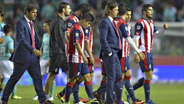 Chivas sufre demás contra León, pero amarra liguilla