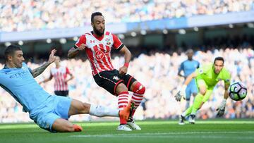 MANCHESTER, ENGLAND - OCTOBER 23: Nathan Redmond of Southampton scores the opening goal during the Premier League match between Manchester City and Southampton at Etihad Stadium on October 23, 2016 in Manchester, England. (Photo by Laurence Griffiths/Ge