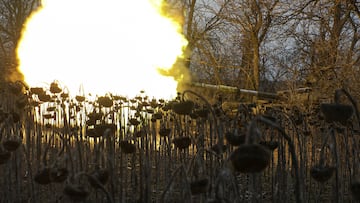 Ukrainian servicemen fire from a tank towards Russian troops near the frontline town of Bakhmut, amid Russia's attack on Ukraine, in Donetsk region, Ukraine March 7, 2023. Radio Free Europe/Radio Liberty/Serhii Nuzhnenko via REUTERS THIS IMAGE HAS BEEN SUPPLIED BY A THIRD PARTY.