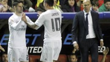 El Real Madrid pondrá en el mercado a Isco y James