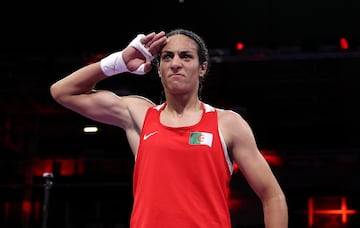 La boxeadora argelina campeona olímpica de boxeo en los Juegos Olímpicos de París 2024 en la categoría de -66kg se viralizó no precisamente por su medalla de oro, sino por los ataques transfóbicos que se vertieron contra ella durante la competición.