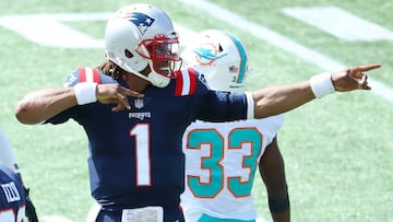 Cam Newton anota dos veces por la v&iacute;a terrestre en su debut al frente de New England.